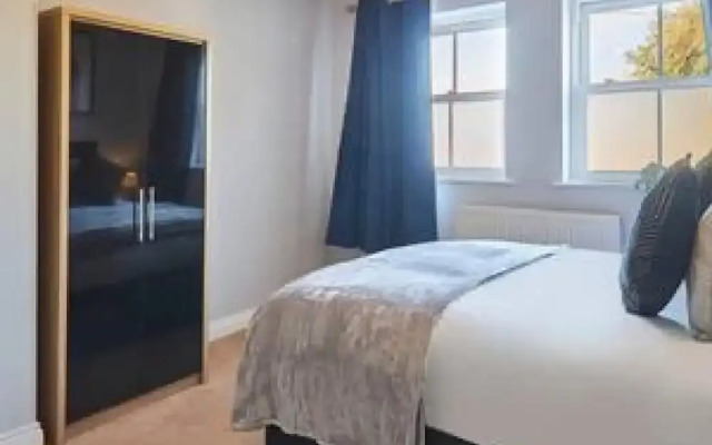 Host Stay Tibshelf House