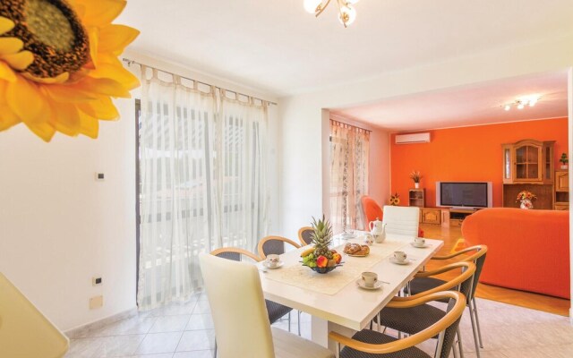 Awesome Home in Sumber With Sauna, Wifi and 7 Bedrooms