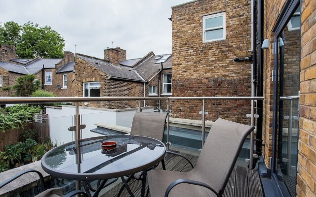 Modern 2 Bedroom Apartment