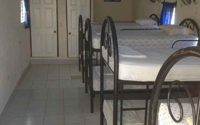 Hostal Brisas y Olas - Hostel