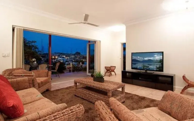 La Marina Waterfront Villa