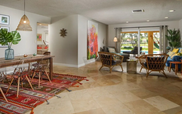 Golfview - Short Term Rental Certified by Weston. Private & Sanitized, Perfect for Social Distancing & Working From Home. Self Check-in. Private Pool, Pet Friendly. Super-host Support