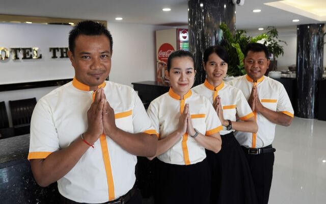Apple Hotel Three