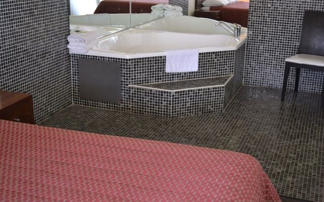 Sphinx Hotel Motel