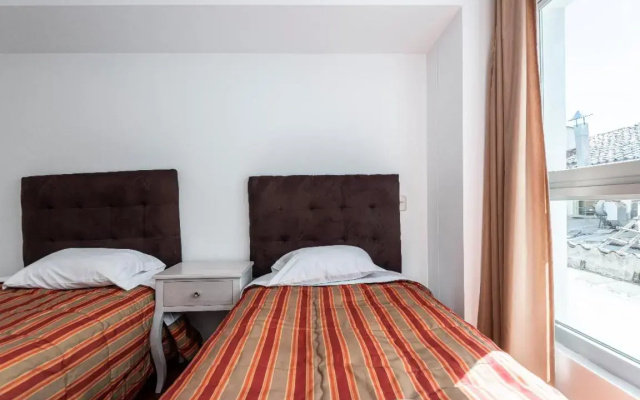 El Triunfo Apartments