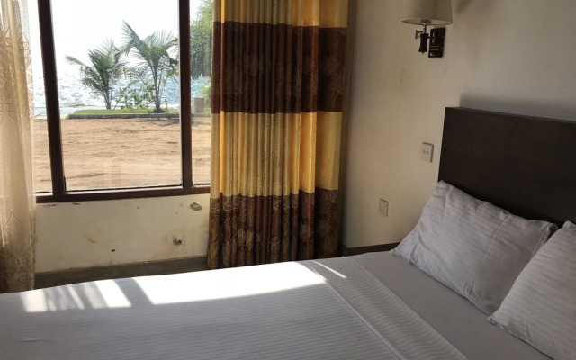 Airport Beach Villa