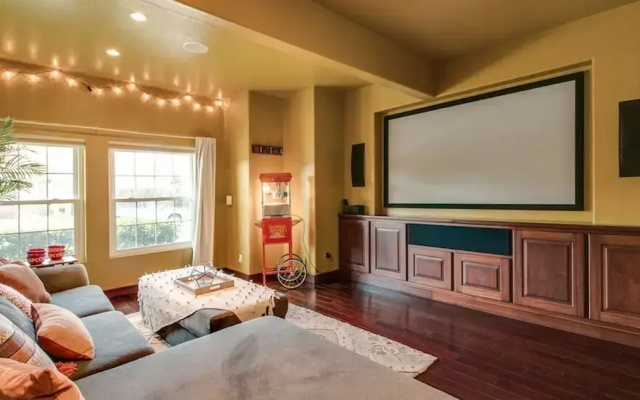 Luxe Scottsdale Home W/pool, Spa, & Tesla Charger