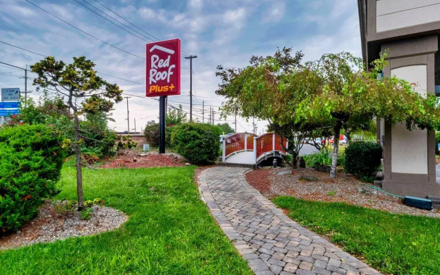 Red Roof Inn PLUS+ Newark Liberty Airport - Carteret