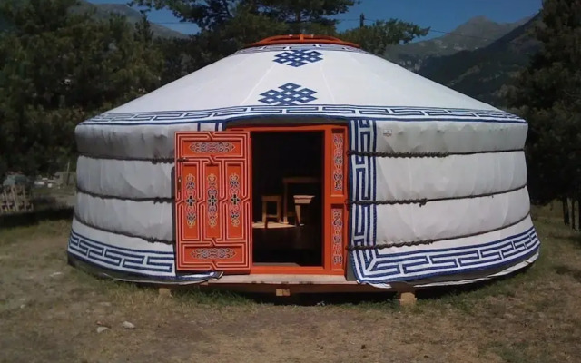 Yourtes de Montagnes Insolites