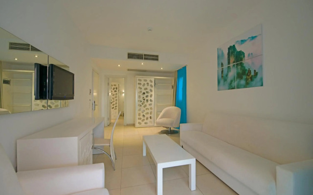 Costa Luvi Hotel