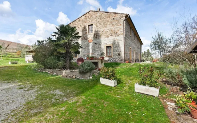 Enticing Holiday Home in Chianni With Swimming Pool