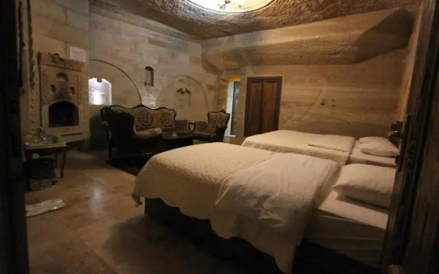 Family Cave Suites Hotel