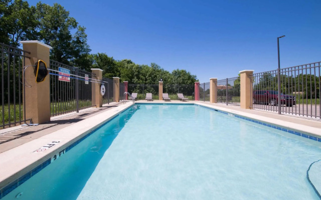 Comfort Suites Airport South
