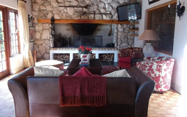 Oakhurst Hotel