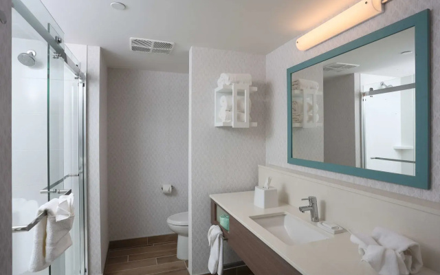 Hampton Inn & Suites Manistee Waterfront