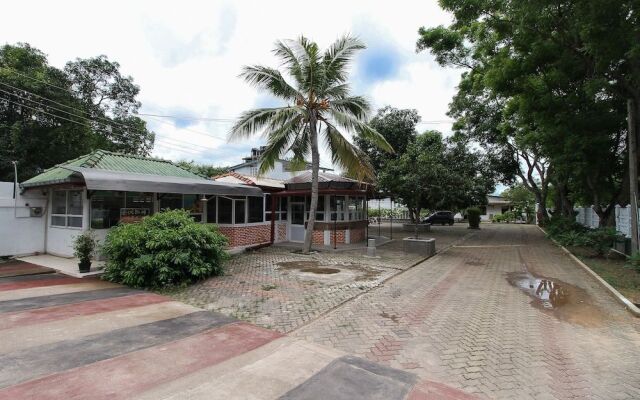OYO 347 Hotel Empryean