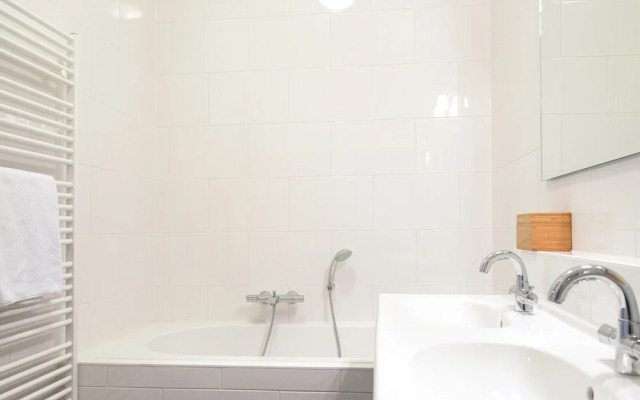 Appealing Apartment in Den Haag With Balcony, Terrace