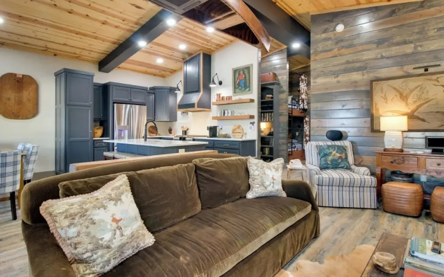 Fly Fishers Paradise: Getaway Near White River!
