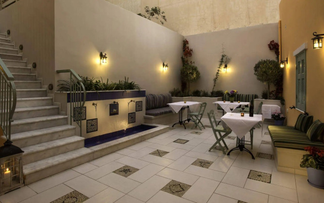 Efchi Suites 1904