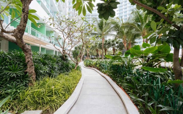 Azure Urban Resort Residences by Reddoorz