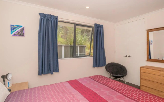 Manuka Lodge - Tairua Holiday Home