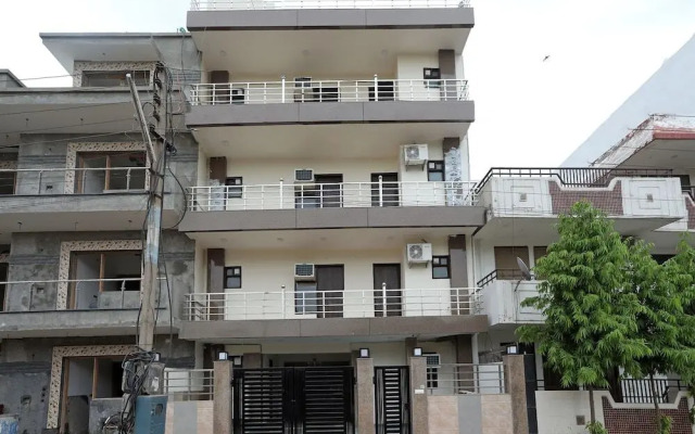 Niketan Medanta By OYO Rooms