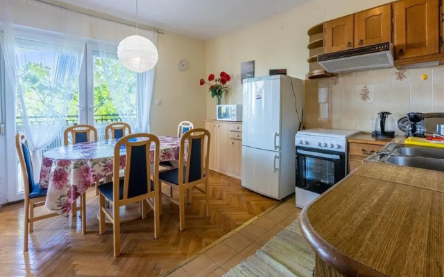 Amazing Apartment in Dramalj With Wifi and 2 Bedrooms