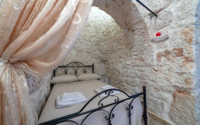 Trulli Stella, Mimosa & Porta Blu - 3 individual Luxury Trulli Villas with private pools and gardens