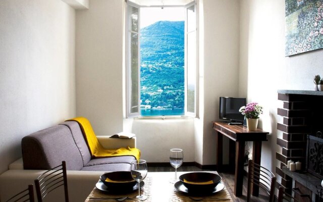 ALTIDO Cozy Lake View