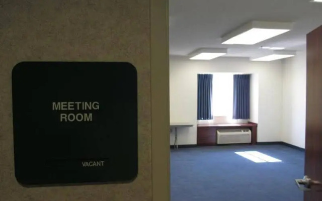 Days Inn & Suites Maryville
