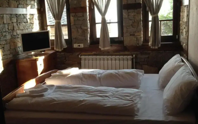 Delchevata Kushta V Leshten