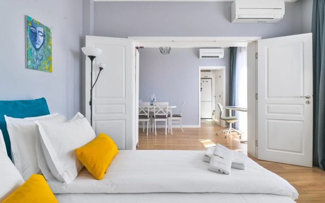 - The Blue Apartment - 1BD with Artistic Interior Design