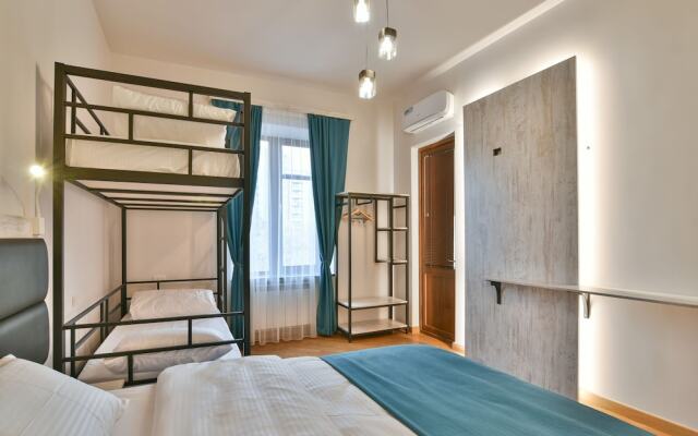 UPstairs Apart - Hostel