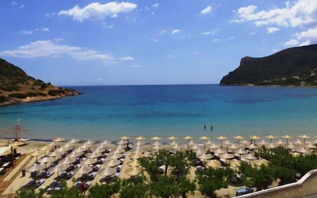 Lemon Tree Suites Near ATH Airport