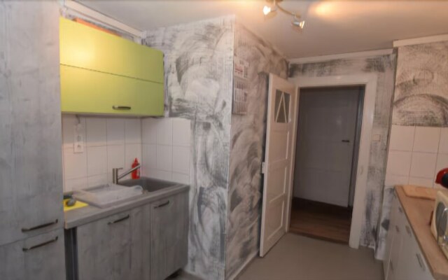 AB Apartment 83