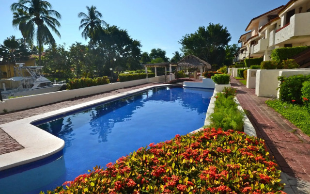 Cabo Blanco Hotel & Marina