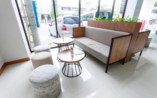 Yellow Star Hotel Gejayan