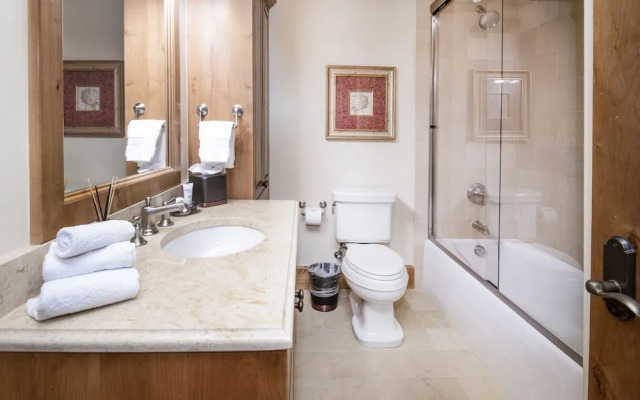 Vail Mountain View #402 4 Bedroom Condo