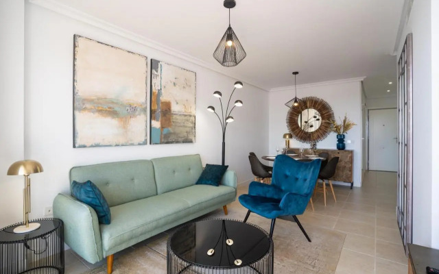 Luxe apartment with sea view