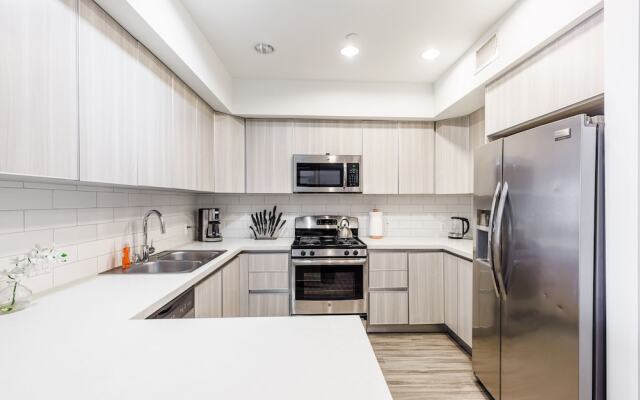 Heaven on Hollywood Furnished Apartments