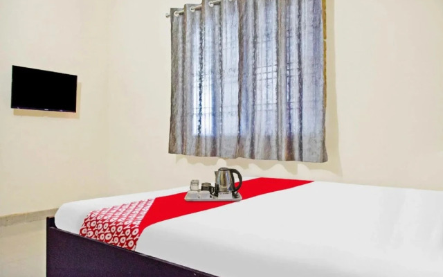 OYO 87180 Hotel Royal Galaxy