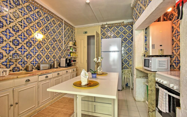 Bairro Alto Palace  Apartment for Large Groups