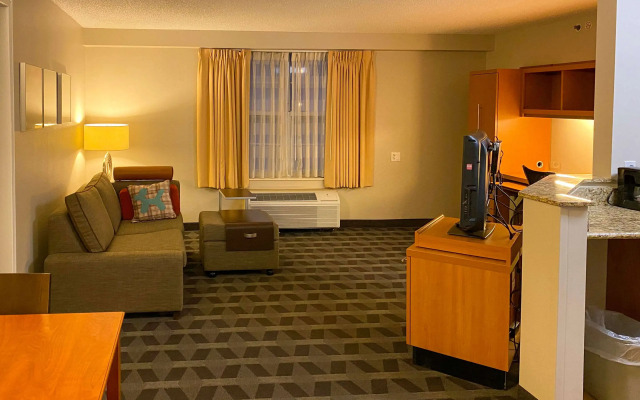 MainStay Suites Middleburg Heights Cleveland Airport