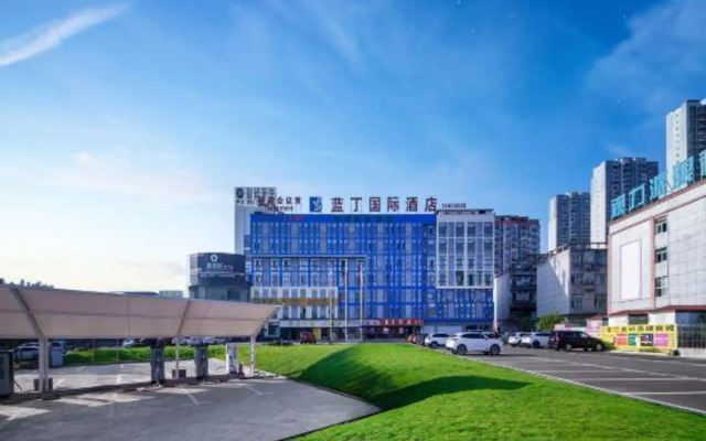 Landing International Hotel