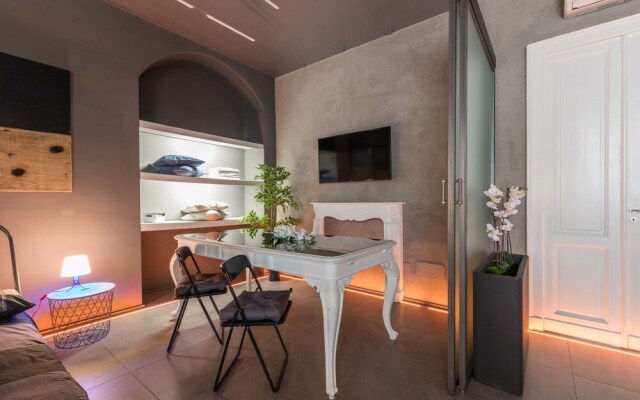 Into Apartments - Studio Somis
