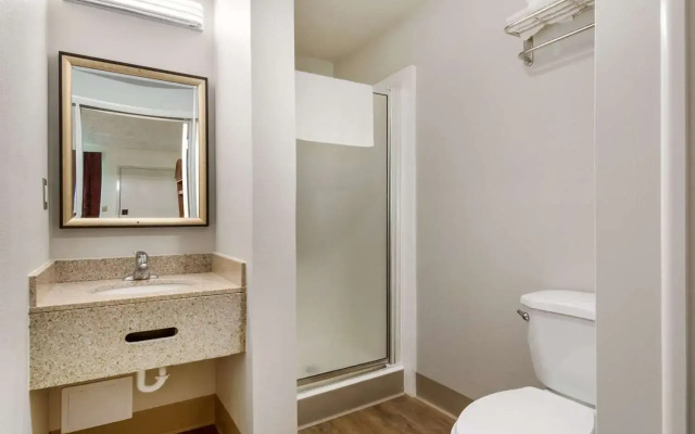 Econo Lodge Inn & Suites Lake Harmony - Pocono Mountains Area