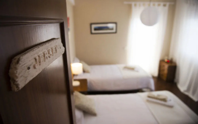 Laneez Ericeira Surf House - Hostel