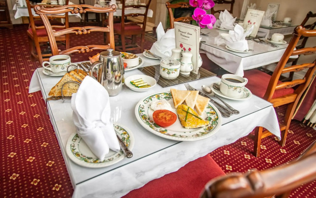 Beaumont House with FREE off-site Health Club - Adults Only