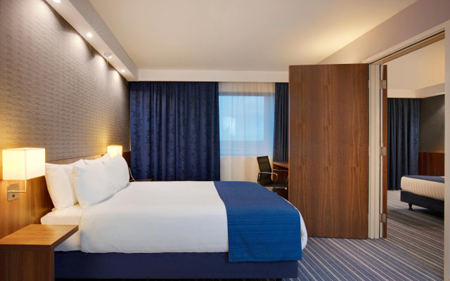 Holiday Inn Express London Heathrow T5 by IHG