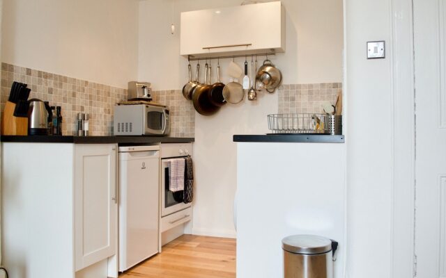 1 Bedroom Flat In Meadowbank